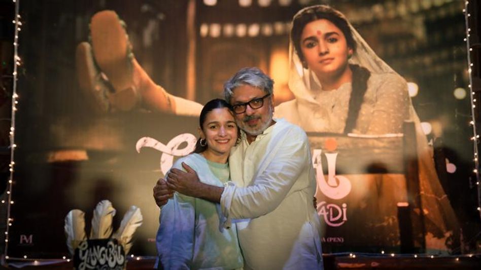 Alia Bhatt: ২ বছরে শেষ হল গাঙ্গুবাই-র শুটিং! আবেগী পোস্ট আলিয়ার Alia Bhatt: ২ বছরে শেষ হল গাঙ্গুবাই-র শুটিং! আবেগী পোস্ট আলিয়ার