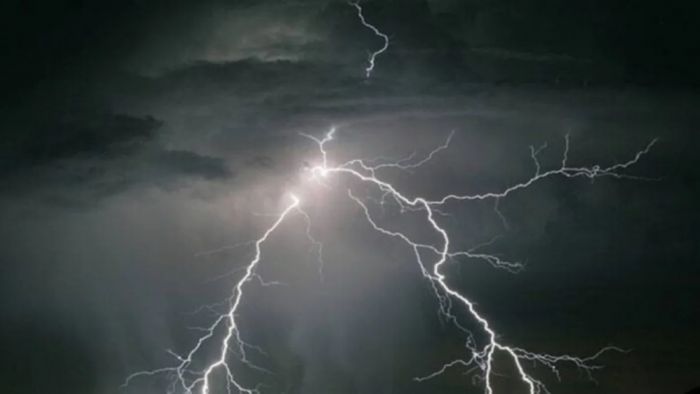 বাজ পড়ে রাজ্যে একদিনে ১১ জনের মৃত্যু হয়ে (প্রতীকী ছবি)