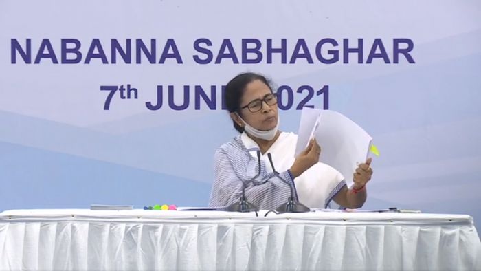 মুখ্যমন্ত্রী মমতা বন্দ্যোপাধ্যায়। সোমবার নবান্নে। ছবি সৌজন্য: ফেসবুক