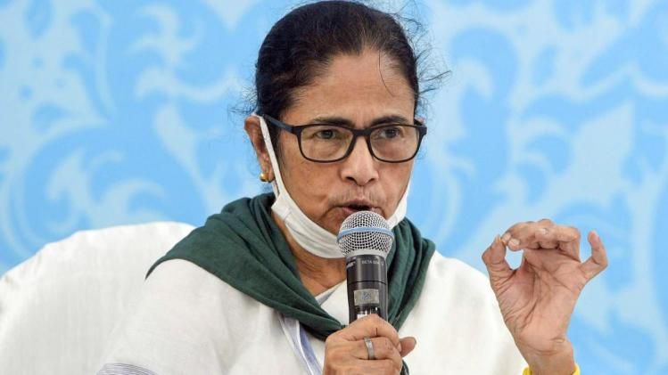 ১০ লাখ টাকার ঋণ! পড়ুয়াদের জন্য ক্রেডিট কার্ড চালু মমতার