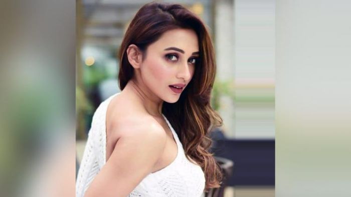 অভিনেত্রী- সাংসদ মিমি চক্রবর্তী