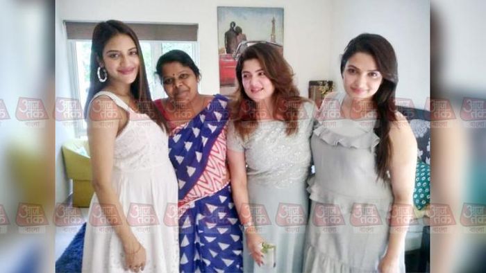 সাংসদ-অভিনেত্রী নুসরত জাহানের বেবি বাম্পের ছবি