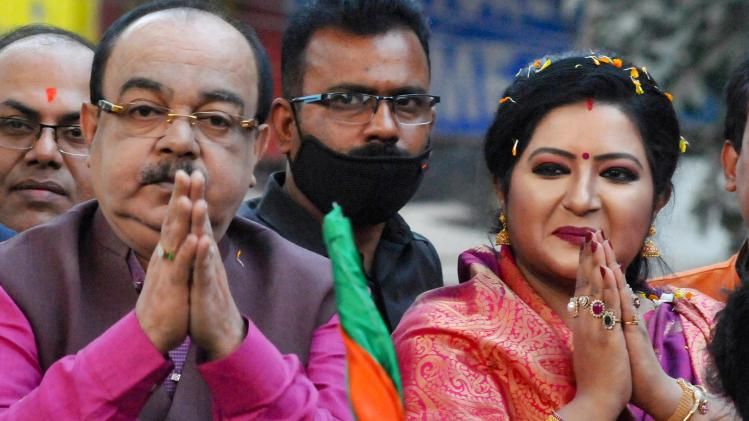 নিজের স্থাবর-অস্থাবর সম্পত্তি বৈশাখীর নামে লিখে দিলেন শোভন