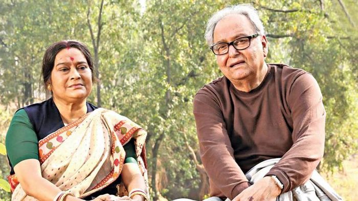 বেলাশেষে সিনেমায় স্বাতীলেখা সৌমিত্র