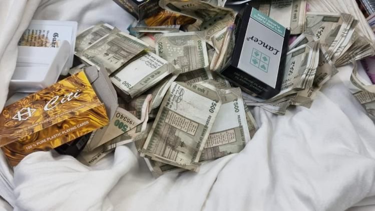 জুয়ার আসর থেকে উদ্ধার নগদ