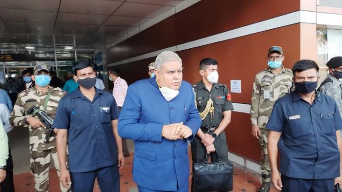 বাগডোগরা বিমানবন্দরে রাজ্যপাল