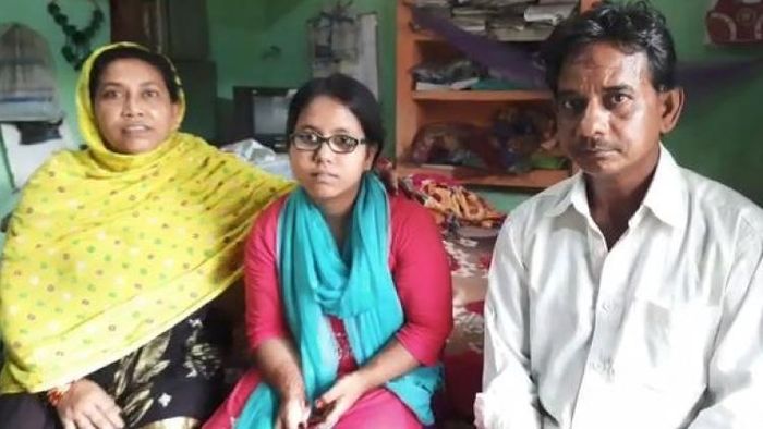 কৃতী ছাত্রী সারিফা খাতুন