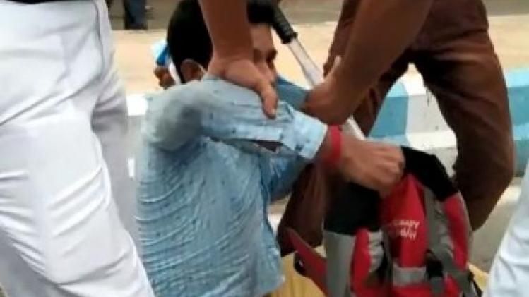  ভবানীভবনে বিক্ষোভরত চাকরিপ্রার্থীদের উপর লাঠিচার্জ পুলিশের, চরম উত্তেজনা 