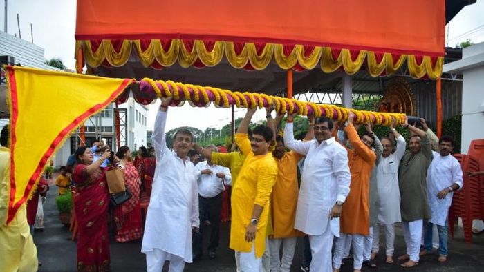 খুঁটি পুজোর মাধ্যমেই দুর্গাপুজোর ঢাকে কাঠি পড়ে (ছবি: ফেসবুক)