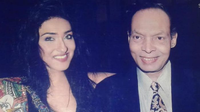 বাবার সঙ্গে ঋতুপর্ণা