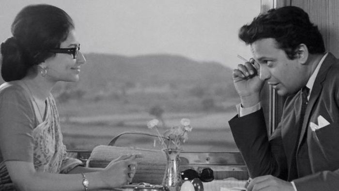 নায়ক ছবির একটি দৃশ্য শর্মিলা ঠাকুর এবং উত্তম কুমার