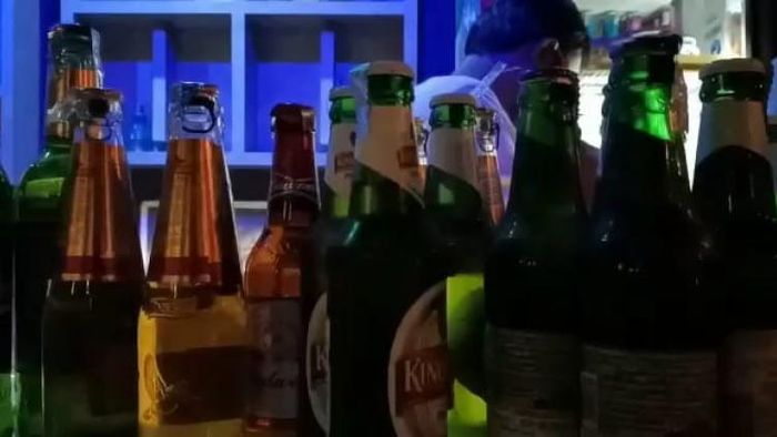 মেয়াদ উত্তীর্ণ মদের বোতল