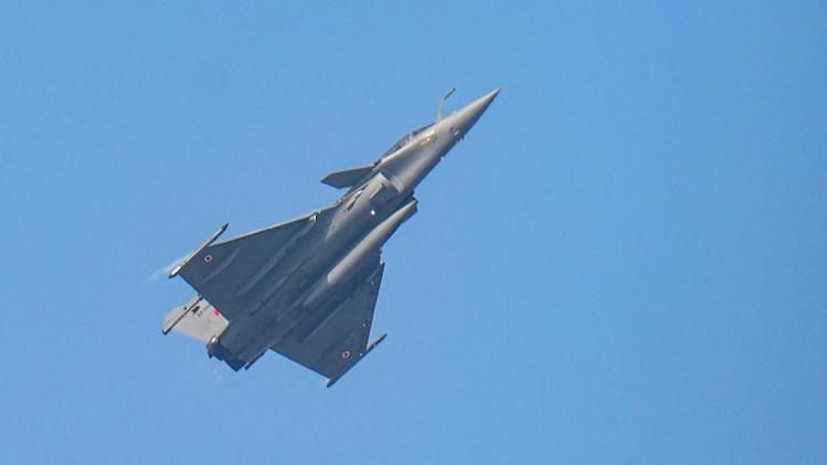 রাফায়েল বিতর্ক কবে থামবে