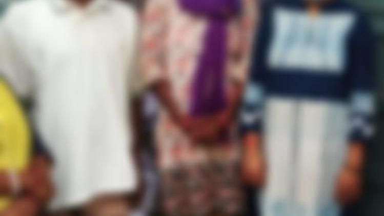 পরিবারের সঙ্গে উদ্ধার যুবতী