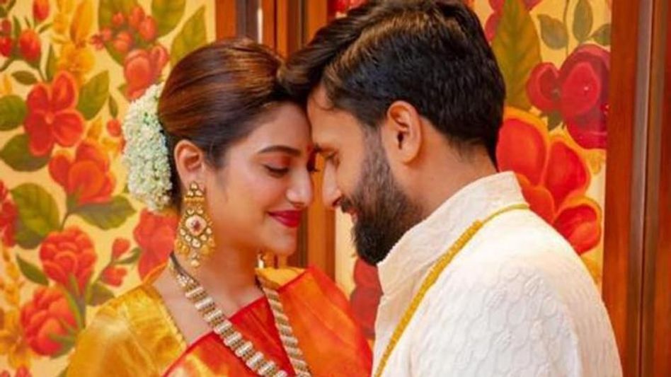 'সন্তান যেন.....' নুসরতের মা হওয়া নিয়ে প্রতিক্রিয়া নিখিলের  'সন্তান যেন.....' নুসরতের মা হওয়া নিয়ে প্রতিক্রিয়া নিখিলের