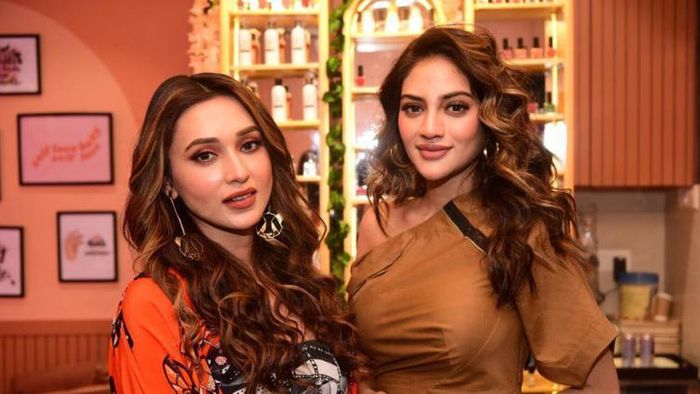 মিমি চক্রবর্তী এবং নুসরত জাহান