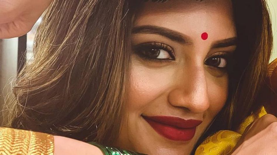 ছেলের নাম রাখলেন নুসরত, প্রথম অক্ষর 'Y' ছেলের নাম রাখলেন নুসরত, প্রথম অক্ষর 'Y'