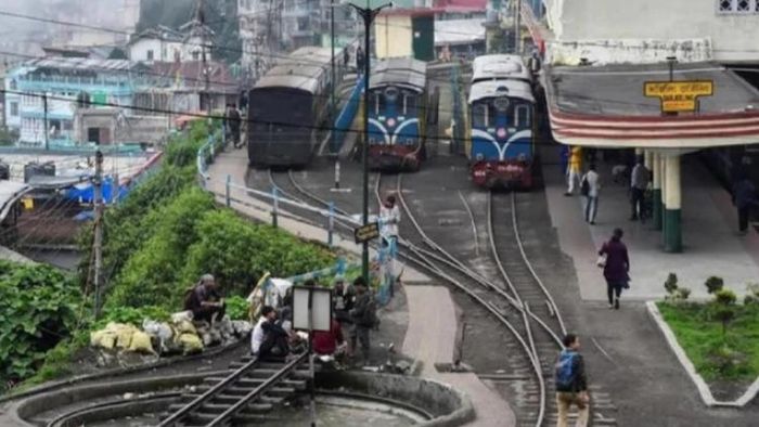 খাদের ধারের দার্জলিংটা