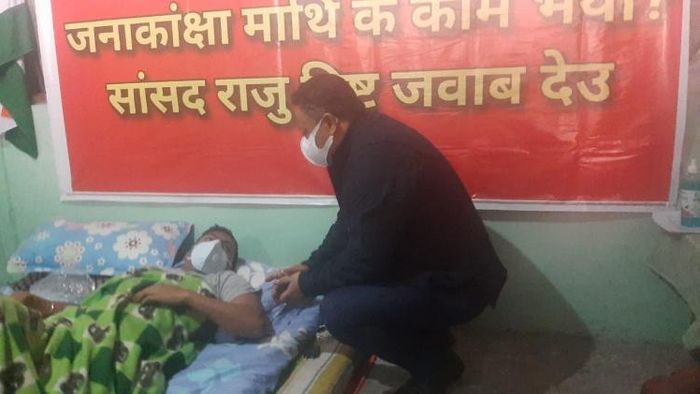 অনিত থাপা দেখা করছেন এসপি শর্মার সঙ্গে