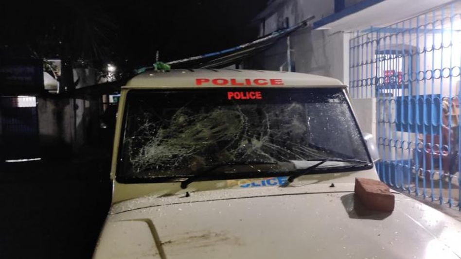 মহরমে জোরে ডিজে বাজাতে বাধা, থানায় ঢুকে পুলিশকে মার, ভাঙচুর, উত্তেজনা মহরমে জোরে ডিজে বাজাতে বাধা, থানায় ঢুকে পুলিশকে মার, ভাঙচুর, উত্তেজনা