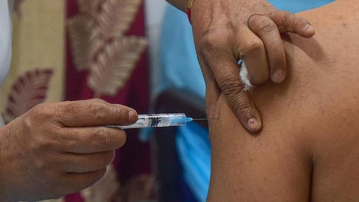 টিকা নিয়ে বিপত্তি