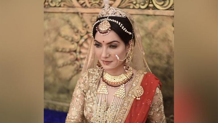 রানি কুসুমকলির বেশে অর্পিতা চট্টোপাধ্যায়