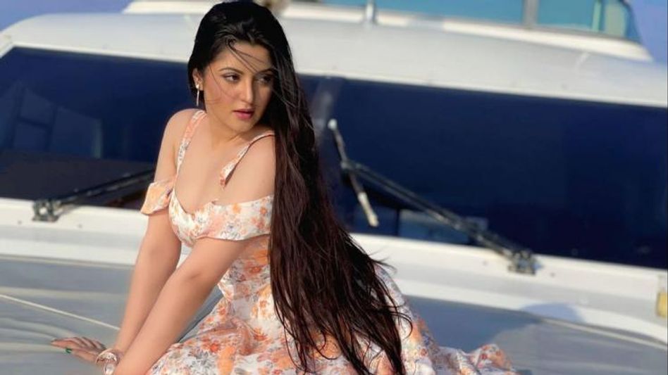 তাঁর ফোন থেকেই ভাইরাল হয় ভিডিও! বিস্ফোরক পরীর ইঙ্গিত কোন দিকে?  তাঁর ফোন থেকেই ভাইরাল হয় ভিডিও! বিস্ফোরক পরীর ইঙ্গিত কোন দিকে?