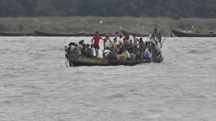 নৌকা উল্টে নিখোঁজ