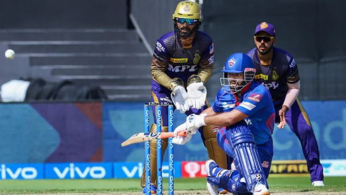 ব্যাট হাতে ঋষভ পন্থ। কেকেআরের বিরুদ্ধে মঙ্গলবার।