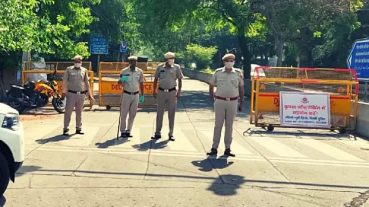 আইনজীবীর পোশাকে হামলাকারীরা-৪০ রাউন্ড গুলি! কী ঘটেছে দিল্লির আদালতে?