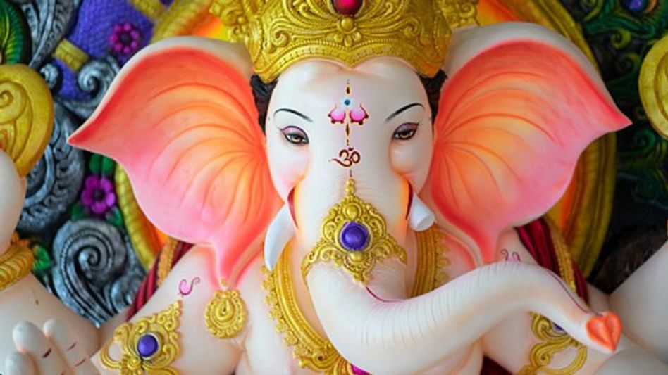 কলকাতায় বারোয়ারি পুজোর চেহারা নিয়েছে গণেশ চতুর্থী! কী বলছেন বিশেষজ্ঞরা কলকাতায় বারোয়ারি পুজোর চেহারা নিয়েছে গণেশ চতুর্থী! কী বলছেন বিশেষজ্ঞরা