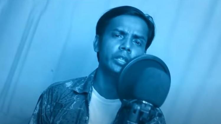 এবার ‘মানিকে মাগে হিথে’গাইলেন হিরো আলম, শুনবেন নাকি?