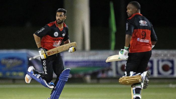 ৬ বলে ৬ ছক্কা জসকরন মালহোত্রার। ছবি: এএফপি