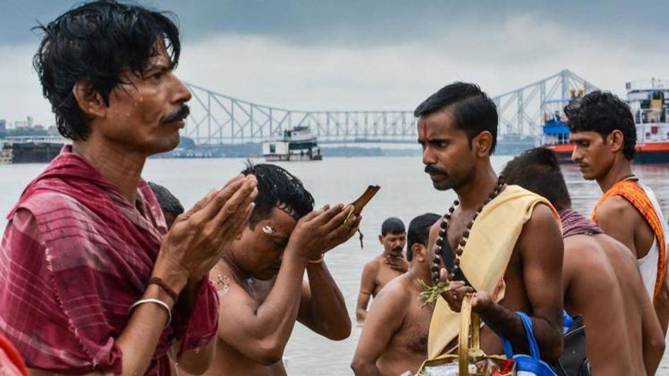 মহালয়া ঘিরে রয়েছে নানা প্রচলিত কাহিনি   মহালয়া ঘিরে রয়েছে নানা প্রচলিত কাহিনি