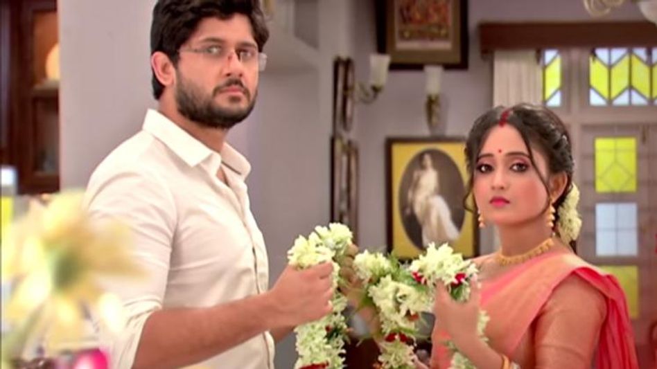মালাবদল মিঠাই -সিদ্ধার্থর! TRP-তে জায়গা ধরে রাখতে নয়া ট্যুইস্ট ধারাবাহিকে মালাবদল মিঠাই -সিদ্ধার্থর! TRP-তে জায়গা ধরে রাখতে নয়া ট্যুইস্ট ধারাবাহিকে