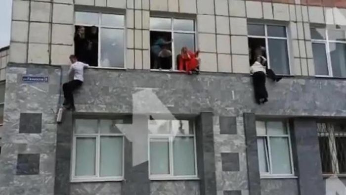 রাশিয়ার বিশ্ববিদ্যালয়ে বন্দুকবাজের হানা