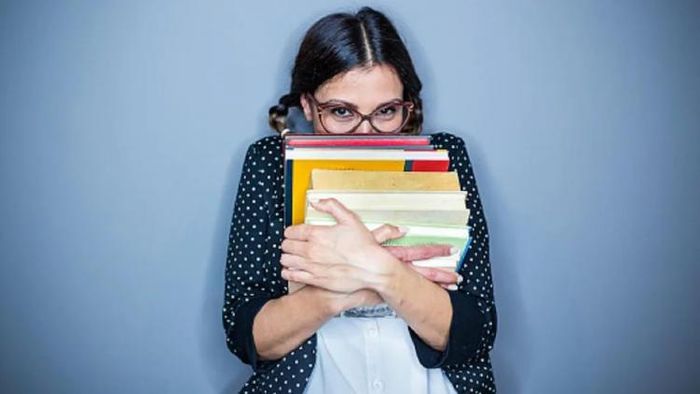 বইপোকা হন এই ৫ রাশির জাতকরা