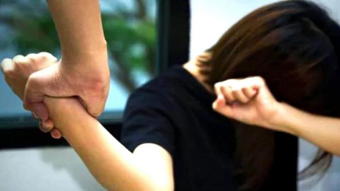 লখনউয়ের এক যুবতীকে দিনের পর দিন ধর্ষণের অভিযোগ (প্রতীকী ছবি)