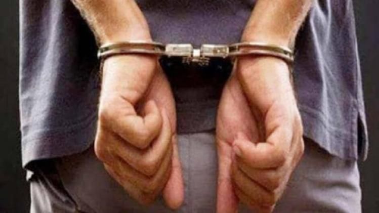 "ক্লাসে চুপ করে বোসো," শুনেই খেপে গিয়ে শিক্ষককে রড দিয়ে পেটালো ছাত্র "ক্লাসে চুপ করে বোসো," শুনেই খেপে গিয়ে শিক্ষককে রড দিয়ে পেটালো ছাত্র