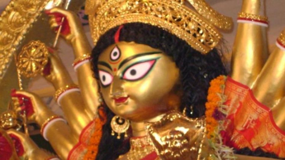 ডোবায় পাওয়া সোনার দুর্গা থাকেন ট্রেজারির ভল্টে, শুধু নবমীতেই হয় পুজো ডোবায় পাওয়া সোনার দুর্গা থাকেন ট্রেজারির ভল্টে, শুধু নবমীতেই হয় পুজো