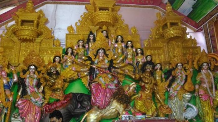 দুর্গাপুজোর পাঁচদিন সমগ্র বাংলা দেশেই উৎসবের আমেজ লেগে থাকে