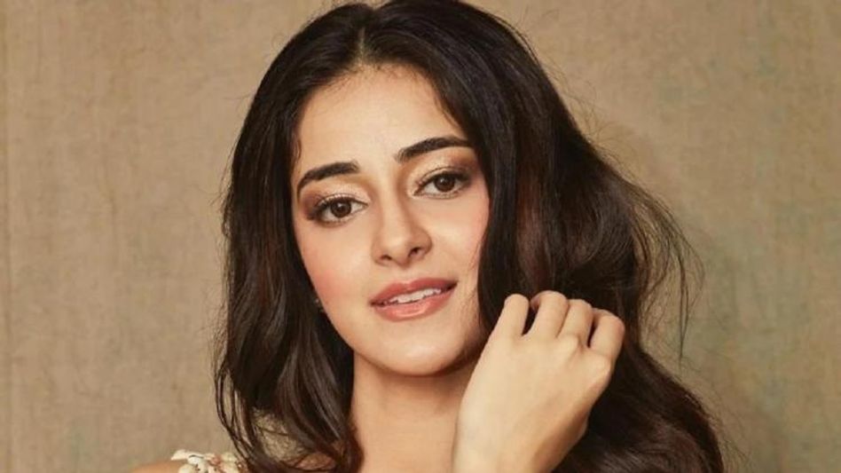 এটা প্রযোজনা সংস্থা নয়! NCB অফিসে দেরিতে পৌঁছনোয় অনন্যার উপর চটলেন সমীর  এটা প্রযোজনা সংস্থা নয়! NCB অফিসে দেরিতে পৌঁছনোয় অনন্যার উপর চটলেন সমীর