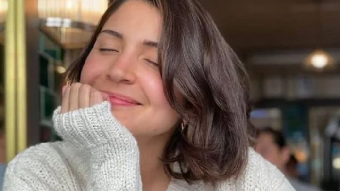 সোশ্যাল মিডিয়ায় মেয়ের ছবি প্রকাশ করলেন অনুষ্কা শর্মা। ফাইল ছবি।