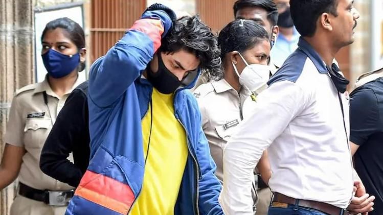 আরিয়ান খানের ক্রুশ ড্রাগ কাণ্ড নিয়ে চর্চা তুঙ্গে