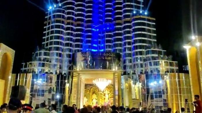 কলকাতার সব পুজোকে এবার টেক্কা দিয়েছে দমকলমন্ত্রী সুজিত বসুর পুজো