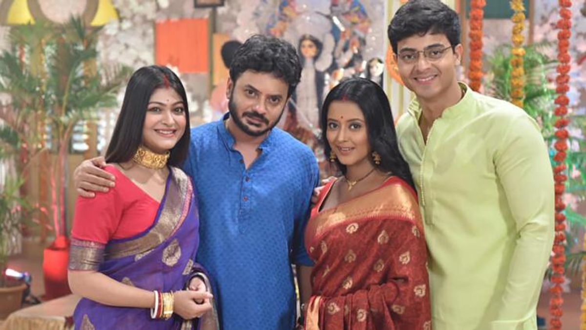 Desher Mati: শেষ হচ্ছে 'দেশের মাটি'! লাইভে এসে আবেগপ্রবণ 'রাম্পি' জুটি - desher mati bengali serial will be ending rahul banerjee rooqma ray becomes emotional Khukumoni Home Delivery to start on that