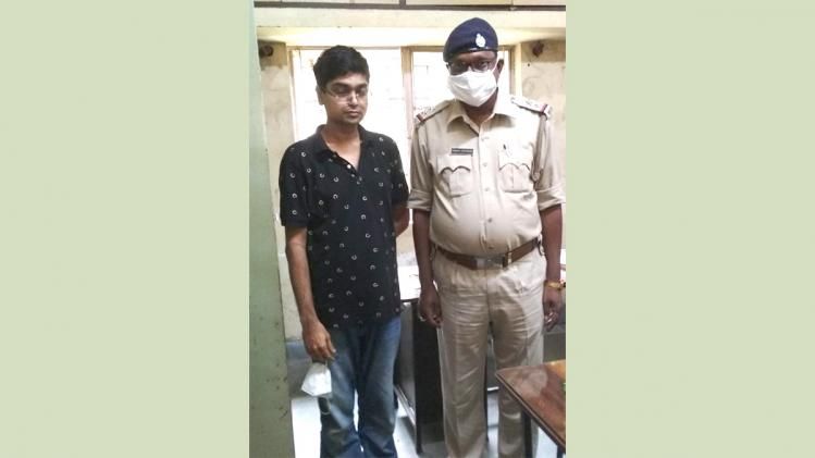 জলপাইগুড়িতে পুলিশের জালে ভুয়ো ডাক্তার