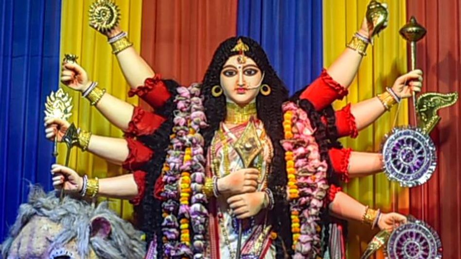 এই কালীমন্দির গুঁড়িয়ে দেয় পাকিস্তান, এখন সেখানে দুর্গা পুজো করেন মহিলারা এই কালীমন্দির গুঁড়িয়ে দেয় পাকিস্তান, এখন সেখানে দুর্গা পুজো করেন মহিলারা