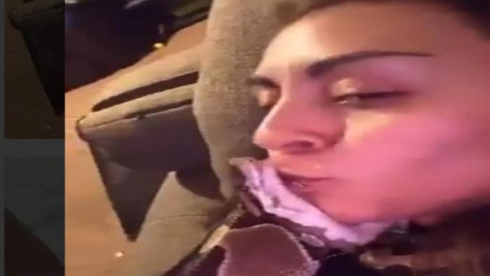 সাপের সঙ্গে মেয়েটি (ছবি সূত্র-ইনস্টাগ্রাম)