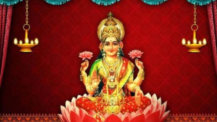 মা লক্ষ্মী হলেন ধনসম্পদের দেবী